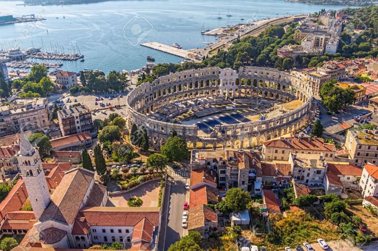 Domus Maximus Pula Exterior foto